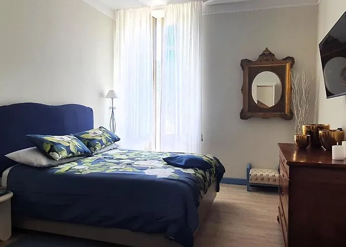 Marina Boutique & לינה וארוחת בוקר